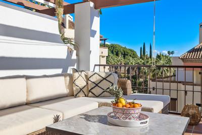 Elegant Apartment with Sea Views in Coto Real Golden Mile, Marbella