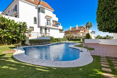 Elegant Apartment with Sea Views in Coto Real Golden Mile, Marbella