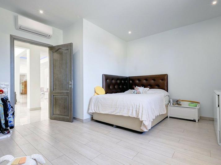 Exceptional Villa for Long-Term Rent in Sotogrande Alto Elegant, Spacious and Private