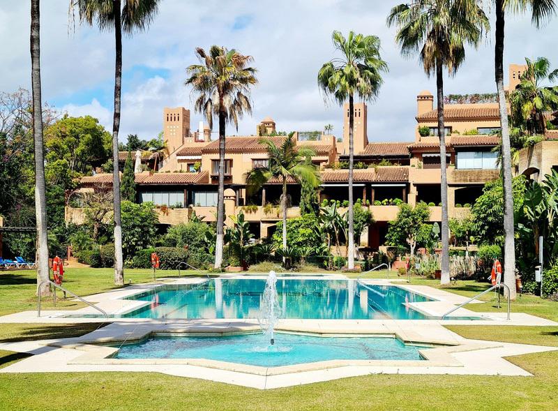 Elegant Ground-Floor Apartment in Exclusive Guadalmina Baja Just 500m from the Beach
