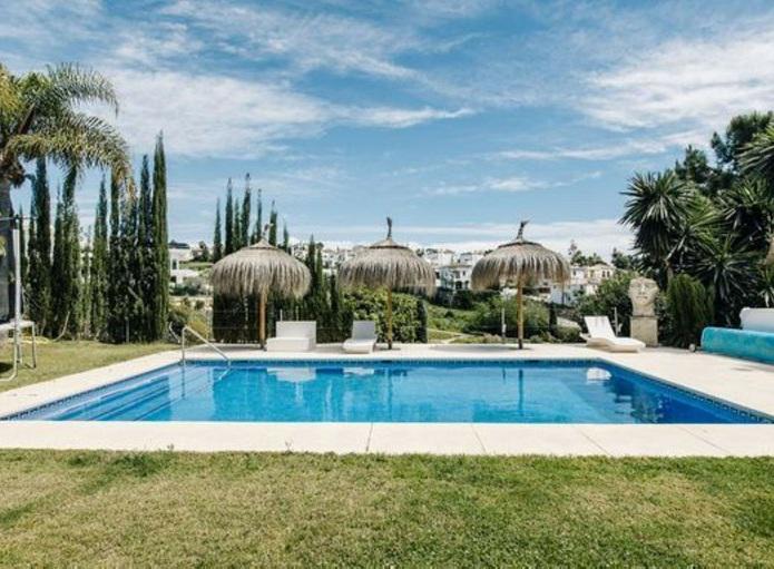 Elegant Andalusian Villa with Heated Pool on La Resina Golf, Selwo