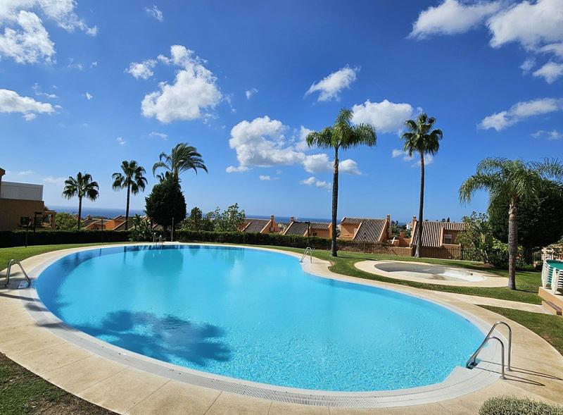 Elegant Apartment with Golf & Sea Views in Elviria – Fully Furnished and Move-In Ready