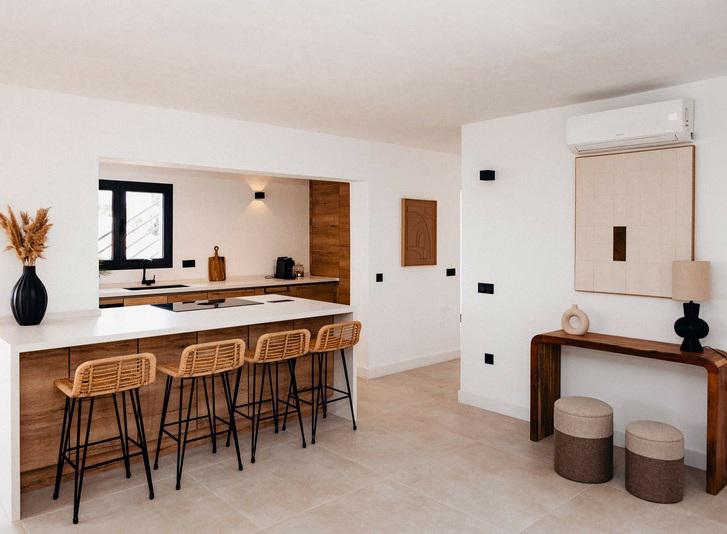 Stunning Renovated Villa with Pool and Tourist License