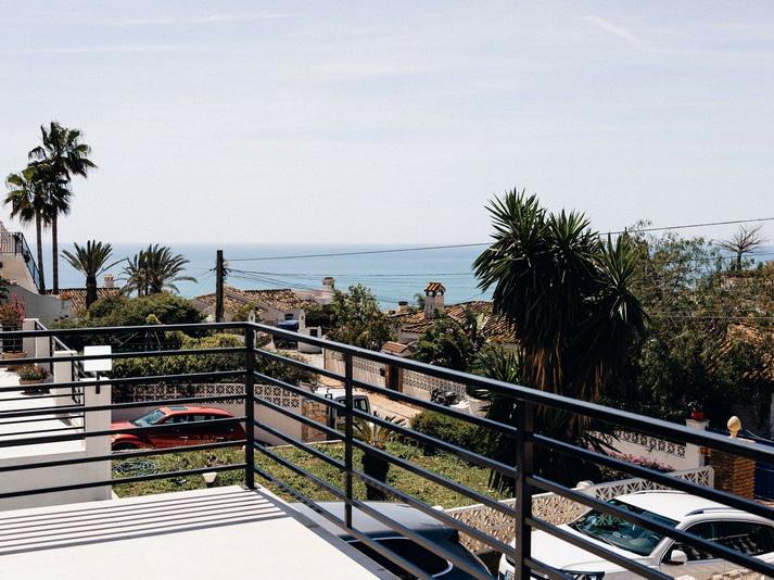 Stunning Renovated Villa with Pool and Tourist License