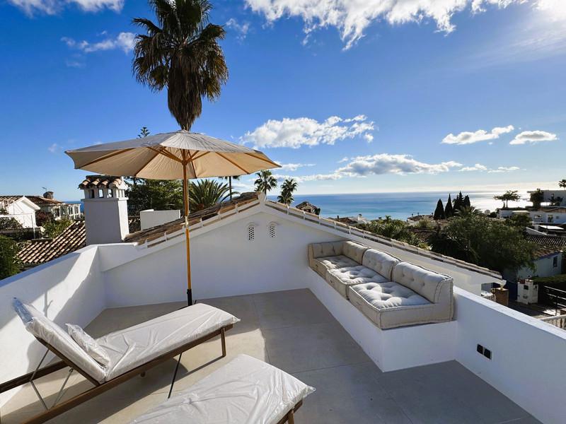 Stunning Renovated Villa with Pool and Tourist License