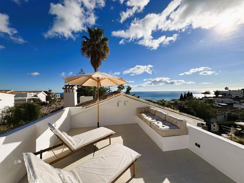Stunning Renovated Villa with Pool and Tourist License