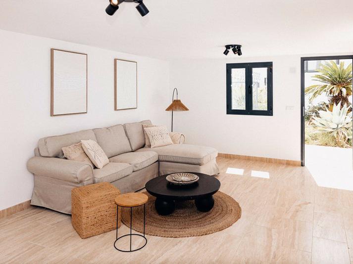 Stunning Renovated Villa with Pool and Tourist License