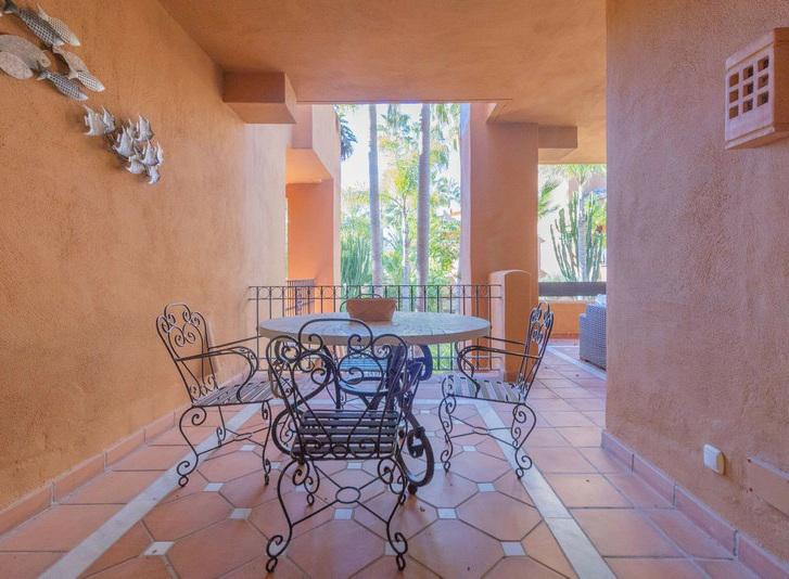 Elegant Apartment with Fireplace & Double Parking Nueva Andalucía