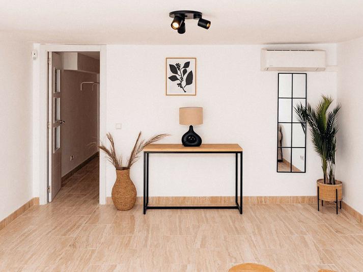 Stunning Renovated Villa with Pool and Tourist License