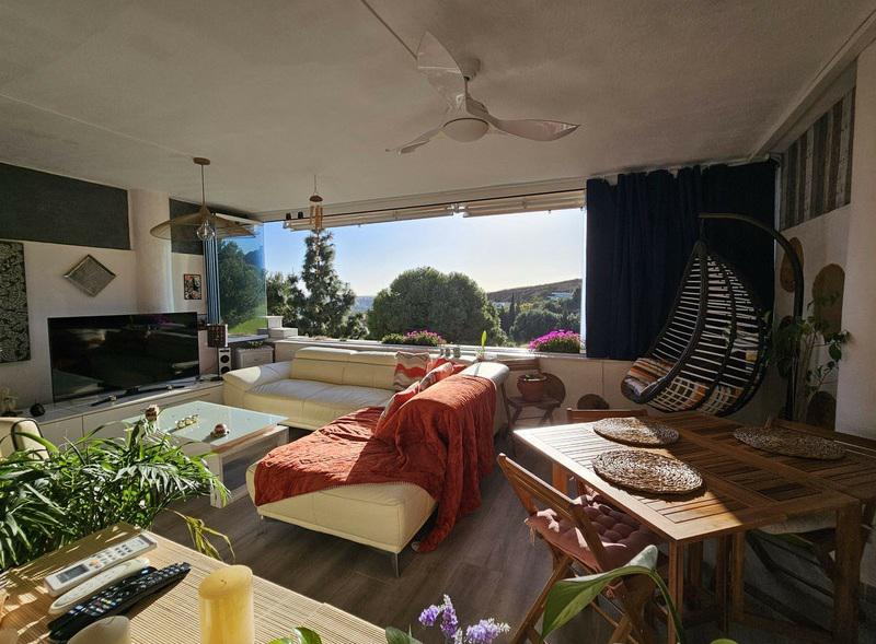 Apartment with Spectacular Views on the Frontline of Golf – Casares Costa