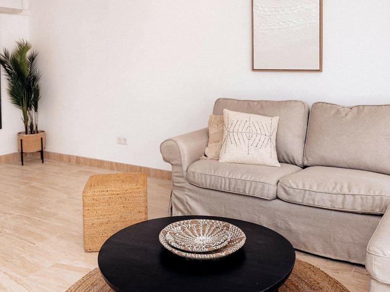 Stunning Renovated Villa with Pool and Tourist License