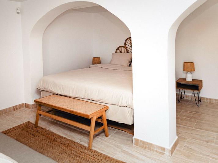Stunning Renovated Villa with Pool and Tourist License