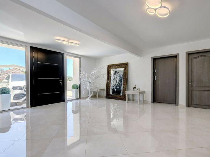 Exceptional Villa for Long-Term Rent in Sotogrande Alto Elegant, Spacious and Private