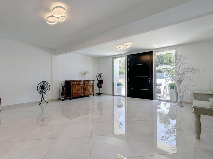 Exceptional Villa for Long-Term Rent in Sotogrande Alto Elegant, Spacious and Private