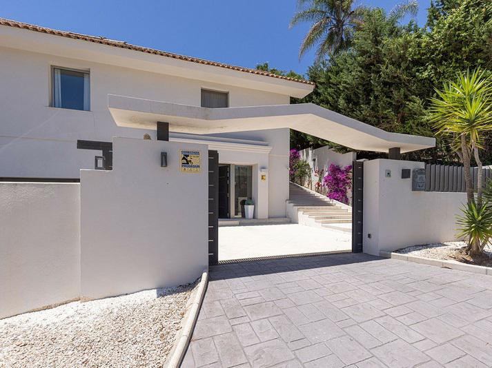 Exceptional Villa for Long-Term Rent in Sotogrande Alto Elegant, Spacious and Private