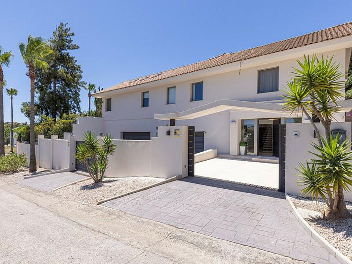 Exceptional Villa for Long-Term Rent in Sotogrande Alto Elegant, Spacious and Private