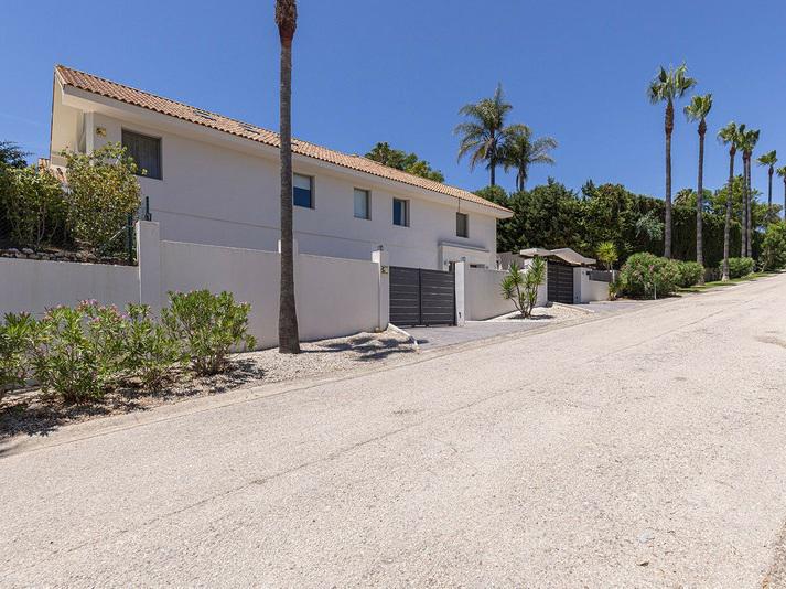 Exceptional Villa for Long-Term Rent in Sotogrande Alto Elegant, Spacious and Private