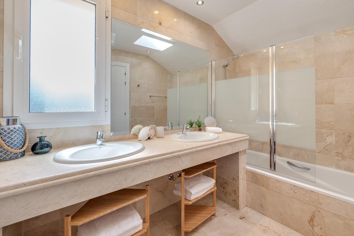 Spacious Townhouse for Rent in Aloha, Marbella