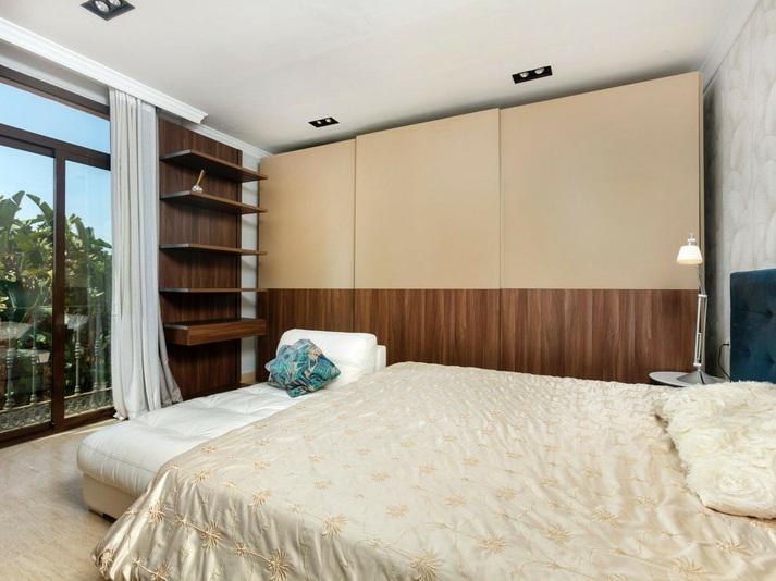 Stylish Ground Floor Apartment Steps from the Sea – Cancelada