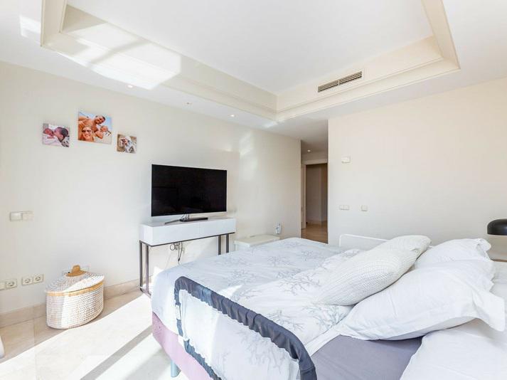 Luxury Apartment in La Alzambra Hill Club – Puerto Banús