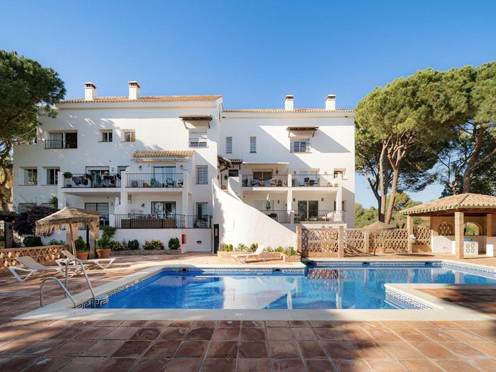 Stylish 2 with Terraces in Aloha, Nueva Andalucía