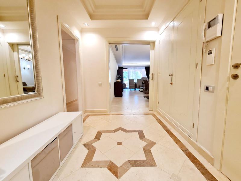 Elegant Ground-Floor Apartment in Exclusive Guadalmina Baja Just 500m from the Beach