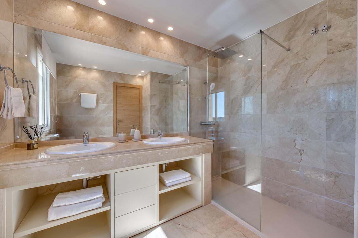 Spacious Townhouse for Rent in Aloha, Marbella