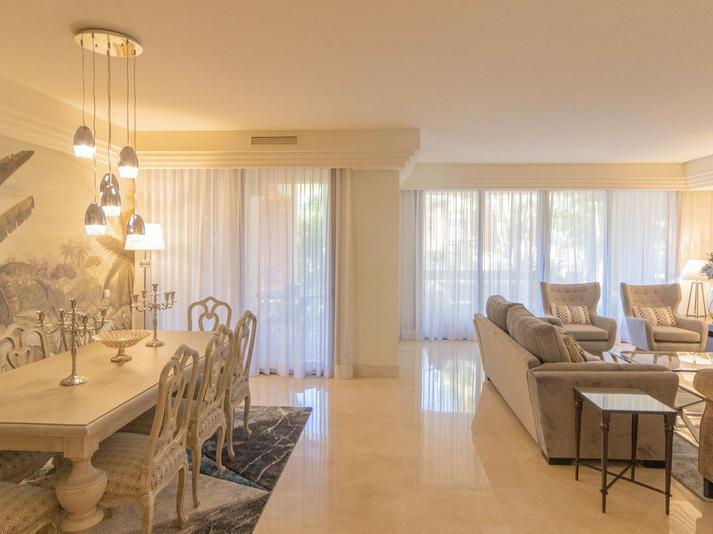Elegant Apartment with Fireplace & Double Parking Nueva Andalucía