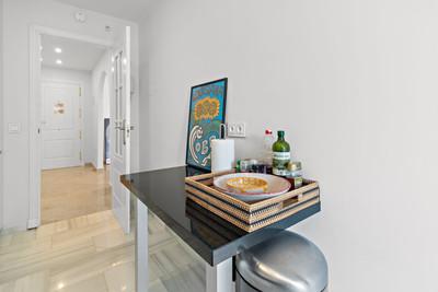 Elegant Apartment with Sea Views in Coto Real Golden Mile, Marbella
