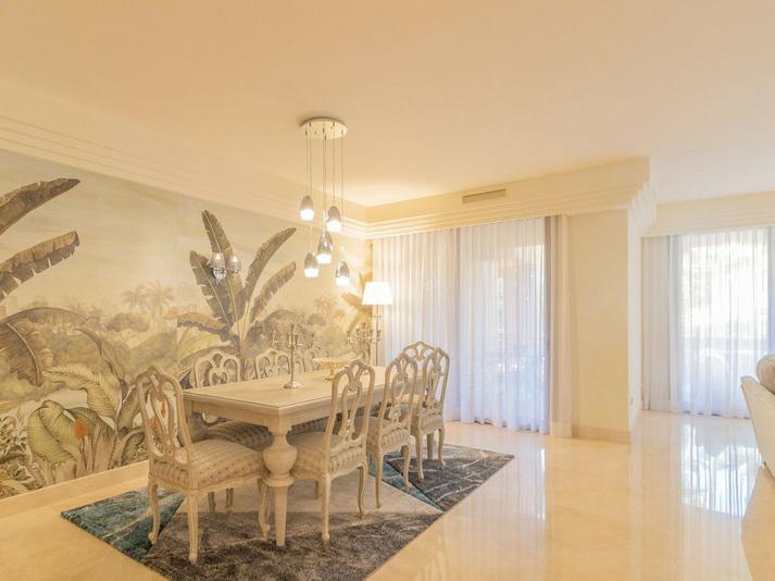 Elegant Apartment with Fireplace & Double Parking Nueva Andalucía