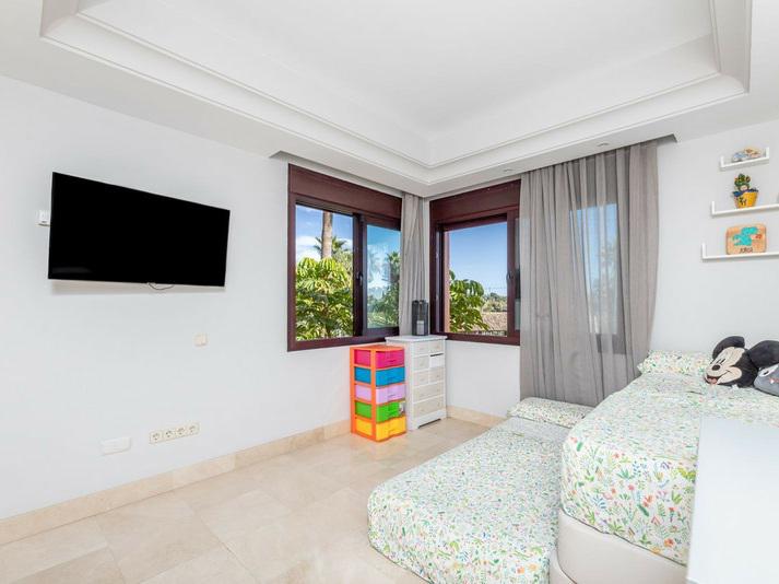 Luxury Apartment in La Alzambra Hill Club – Puerto Banús