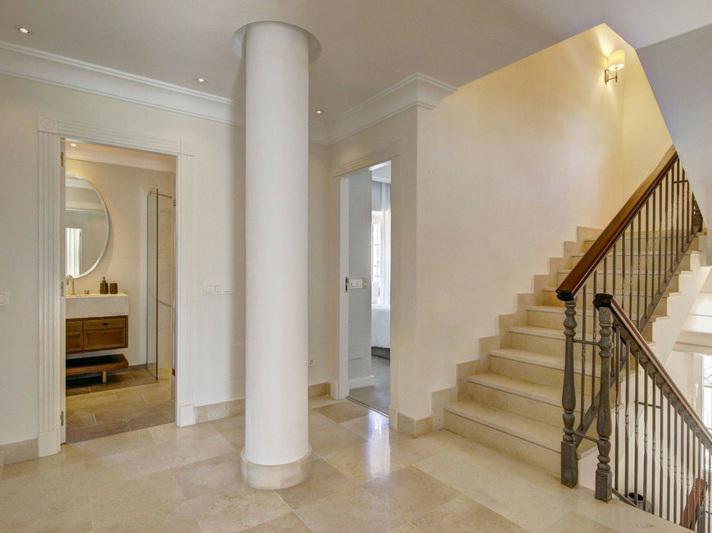 Elegant Beachside Villa with Private Pool Walk to Puerto Banús