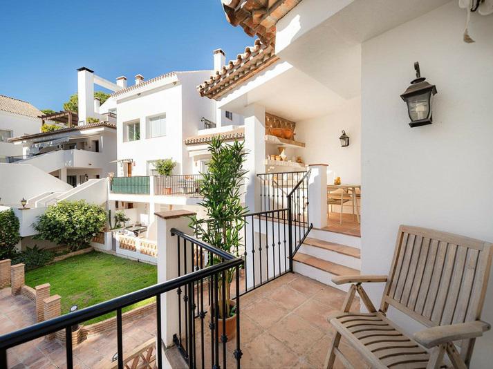 Stylish 2 with Terraces in Aloha, Nueva Andalucía