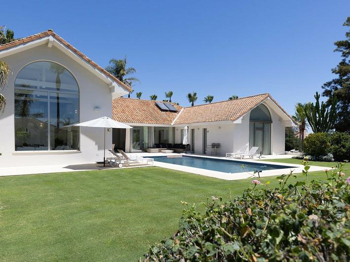 Exceptional Villa for Long-Term Rent in Sotogrande Alto Elegant, Spacious and Private