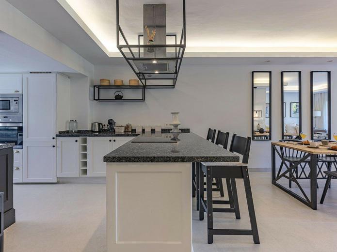 Elegant Renovated Townhouse in Aloha – Sophisticated Living in the Heart of Nueva Andalucía