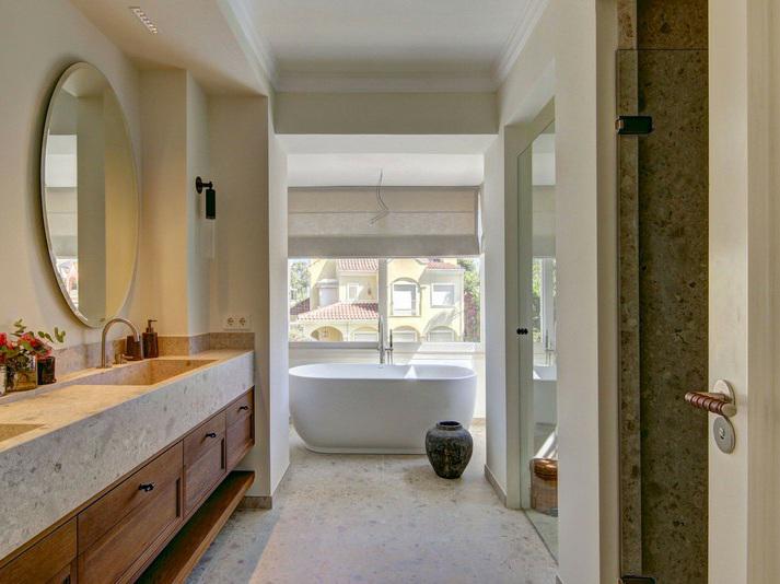 Elegant Beachside Villa with Private Pool Walk to Puerto Banús