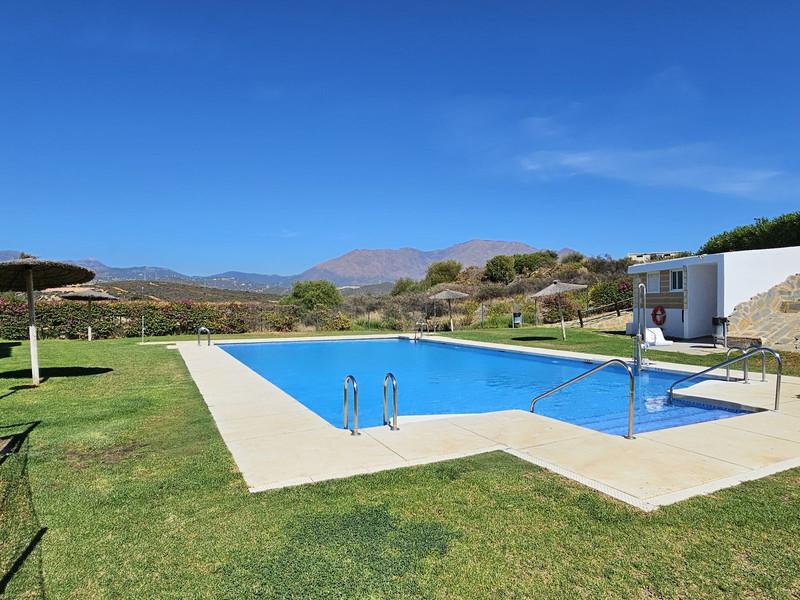 Apartment with Spectacular Views on the Frontline of Golf – Casares Costa