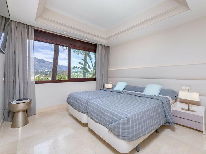 Luxury Apartment in La Alzambra Hill Club – Puerto Banús