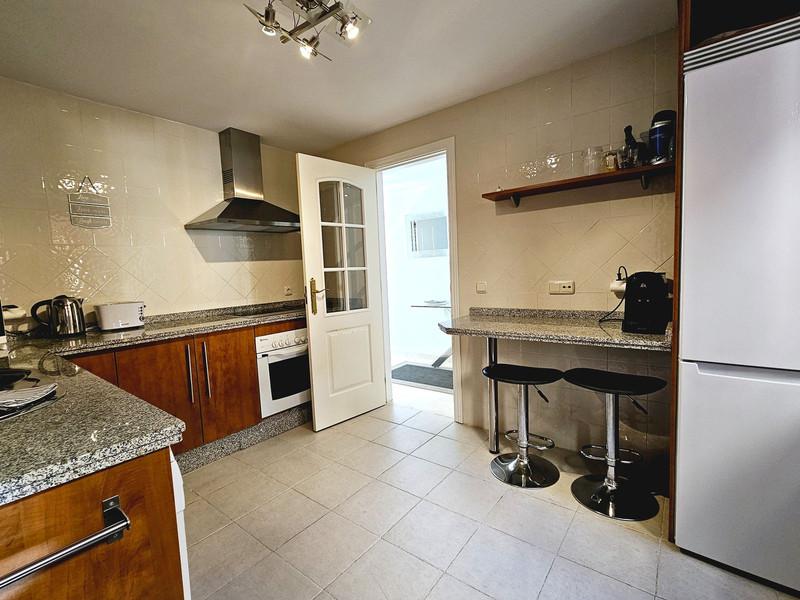 Elegant Apartment with Golf & Sea Views in Elviria – Fully Furnished and Move-In Ready