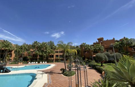 Bright Luxury Apartment for Rent in Alminar de Marbella