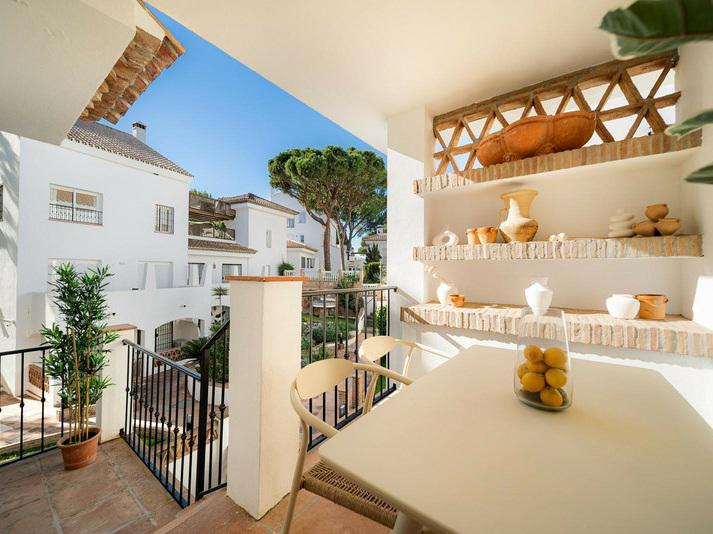 Stylish 2 with Terraces in Aloha, Nueva Andalucía