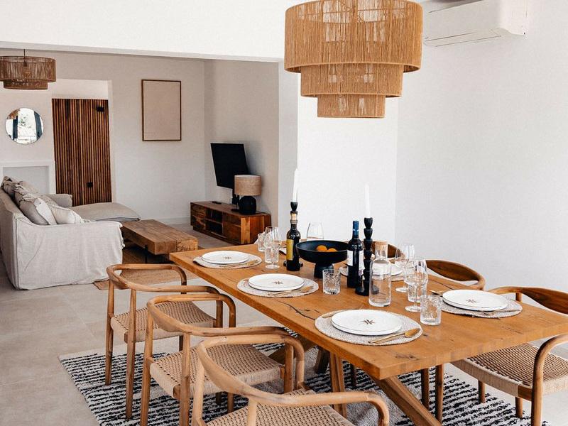 Stunning Renovated Villa with Pool and Tourist License