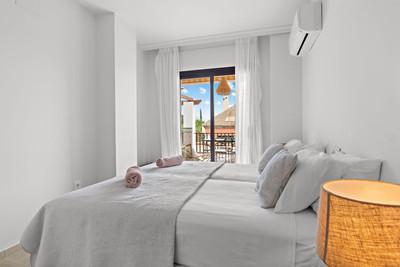 Elegant Apartment with Sea Views in Coto Real Golden Mile, Marbella