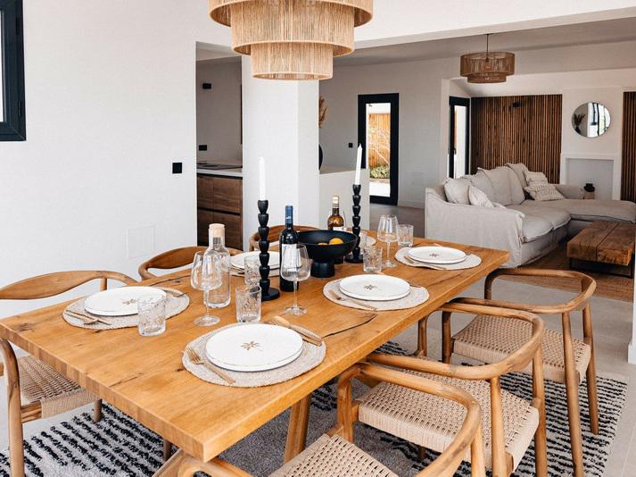 Stunning Renovated Villa with Pool and Tourist License