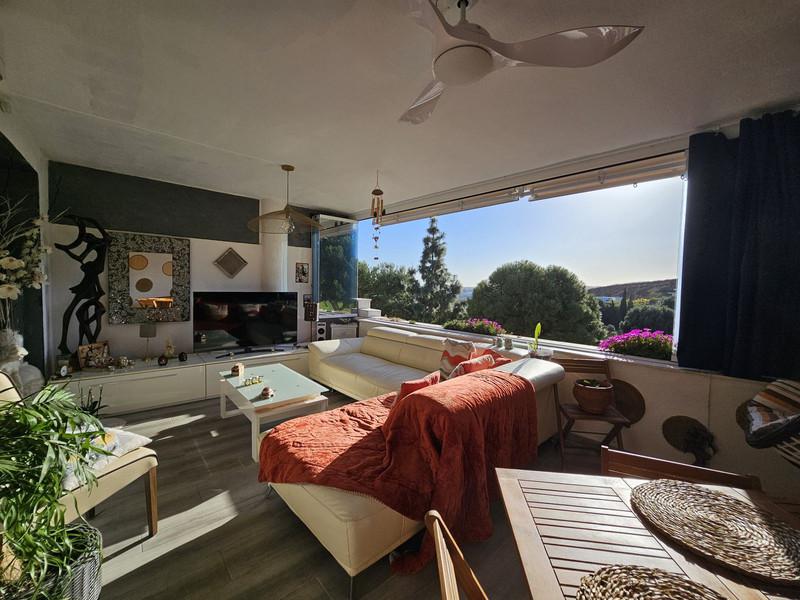 Apartment with Spectacular Views on the Frontline of Golf – Casares Costa