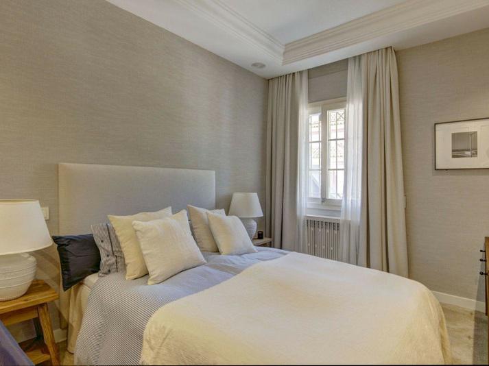 Elegant Beachside Villa with Private Pool Walk to Puerto Banús