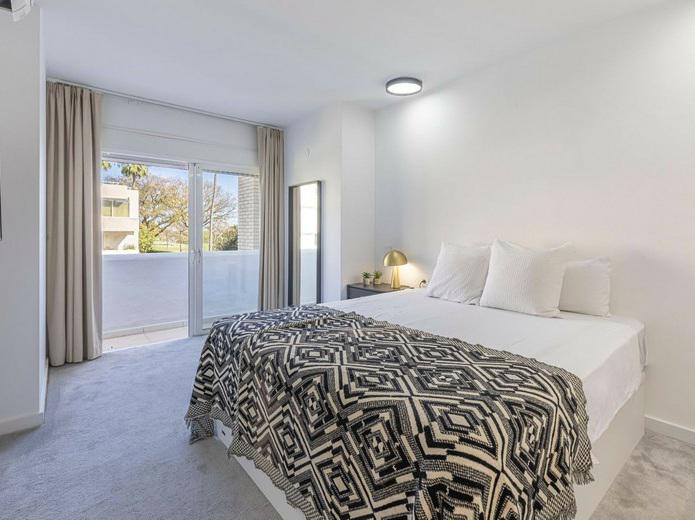 Elegant Renovated Townhouse in Aloha – Sophisticated Living in the Heart of Nueva Andalucía