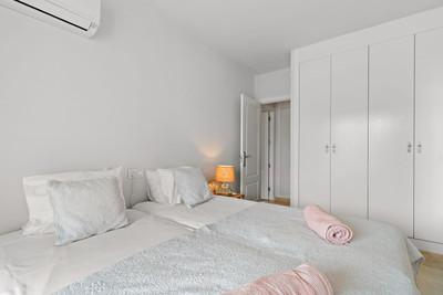 Elegant Apartment with Sea Views in Coto Real Golden Mile, Marbella