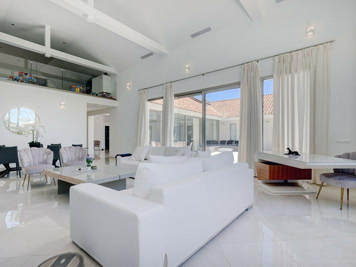 Exceptional Villa for Long-Term Rent in Sotogrande Alto Elegant, Spacious and Private