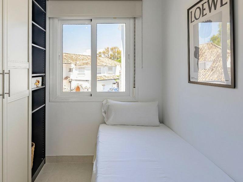 Elegant Renovated Townhouse in Aloha – Sophisticated Living in the Heart of Nueva Andalucía